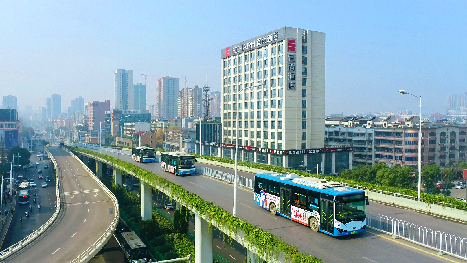 品牌建設再提速 | 湘聯(lián)電纜公交車廣告全面上線！